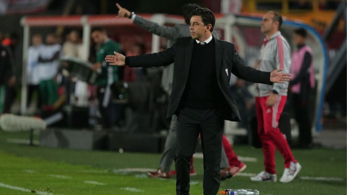 El técnico anunció su salida del equipo de la banda cruzada.