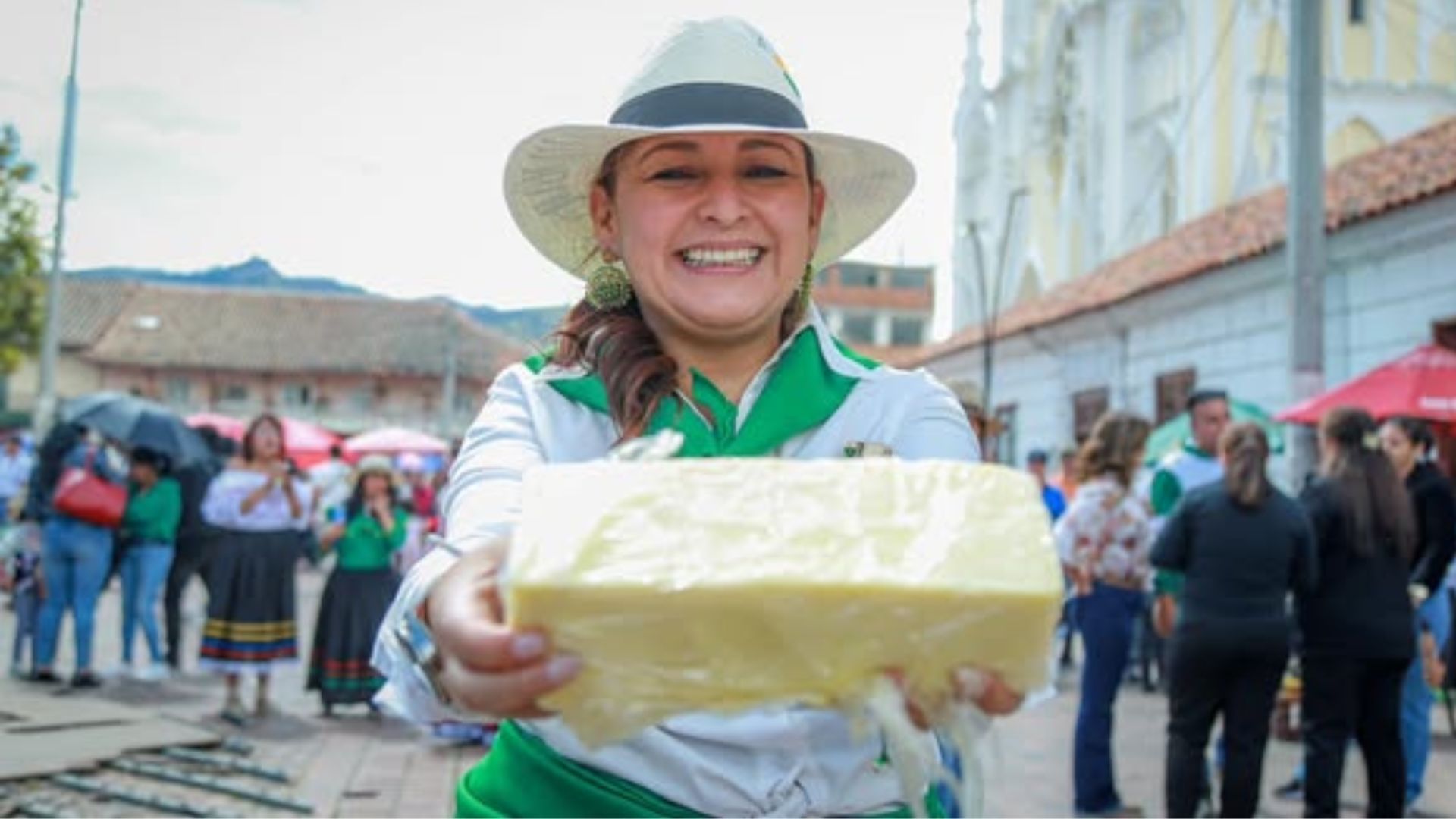 La producción lechera en Ubaté se concentra en el altiplano cundiboyacense, una región donde funcionan hatos ganaderos que están para obtener la leche y después comercializarla.