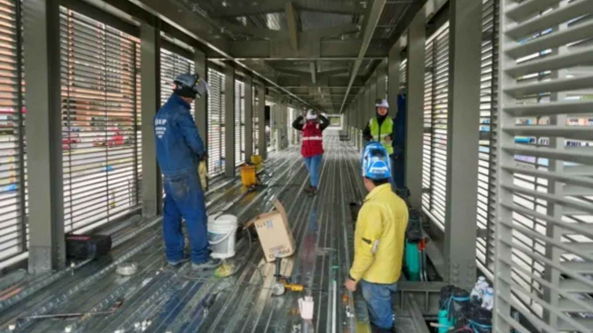 También se ejecutan labores de “pipe jacking”, que es una técnica que permite instalar redes mediante una tuneladora sin abrir zanjas en la superficie.