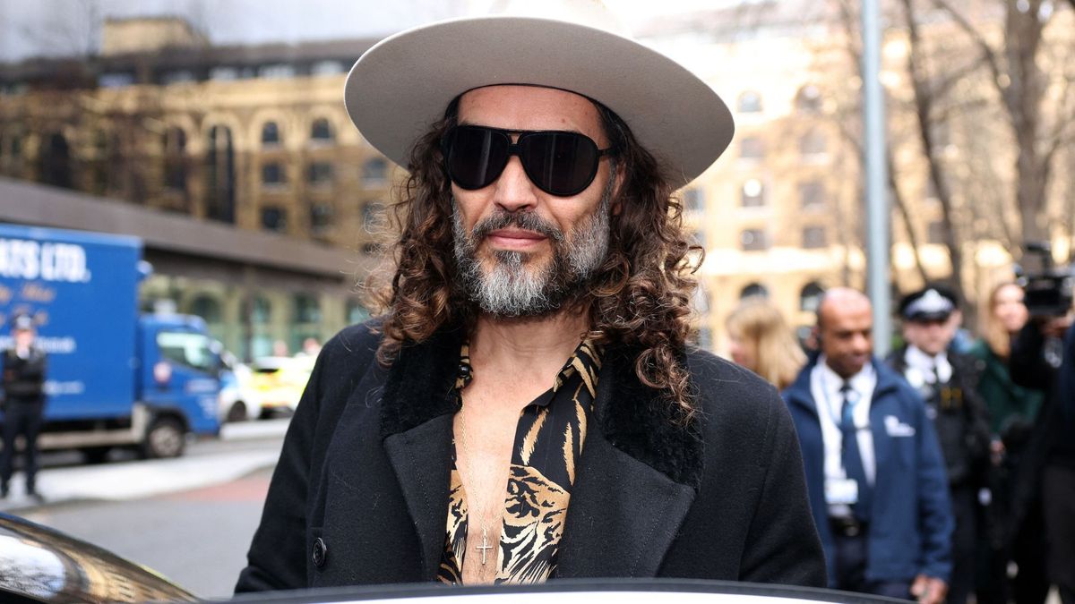 Russell Brand compareció ante el Southwark Crown Court y reiteró su declaración de inocencia.