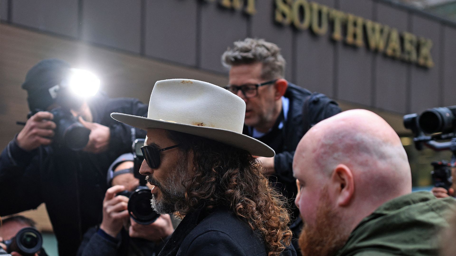 La Crown Prosecution Service confirmó que los nuevos cargos se relacionan con hechos de 2009.