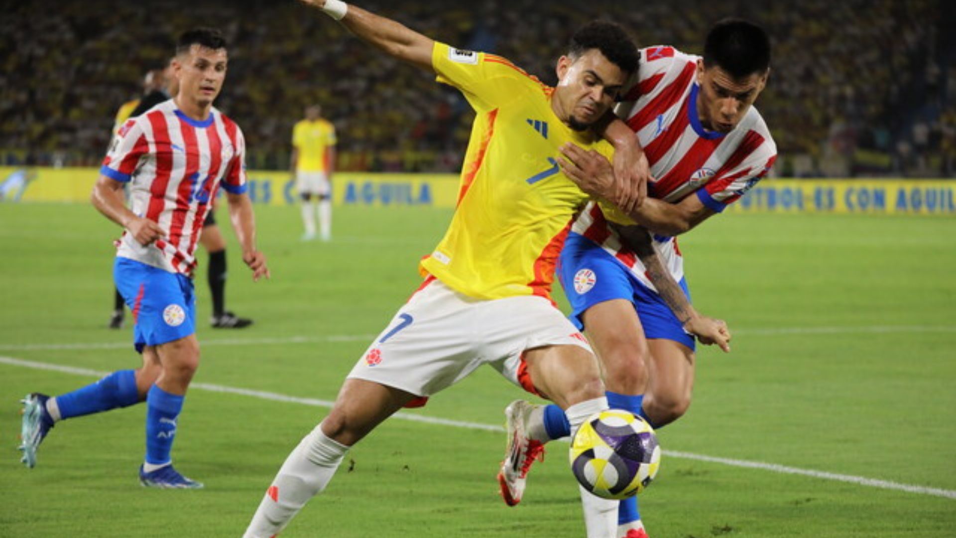 El delantero señaló a diferentes miembros deportivos como parte de su vida.