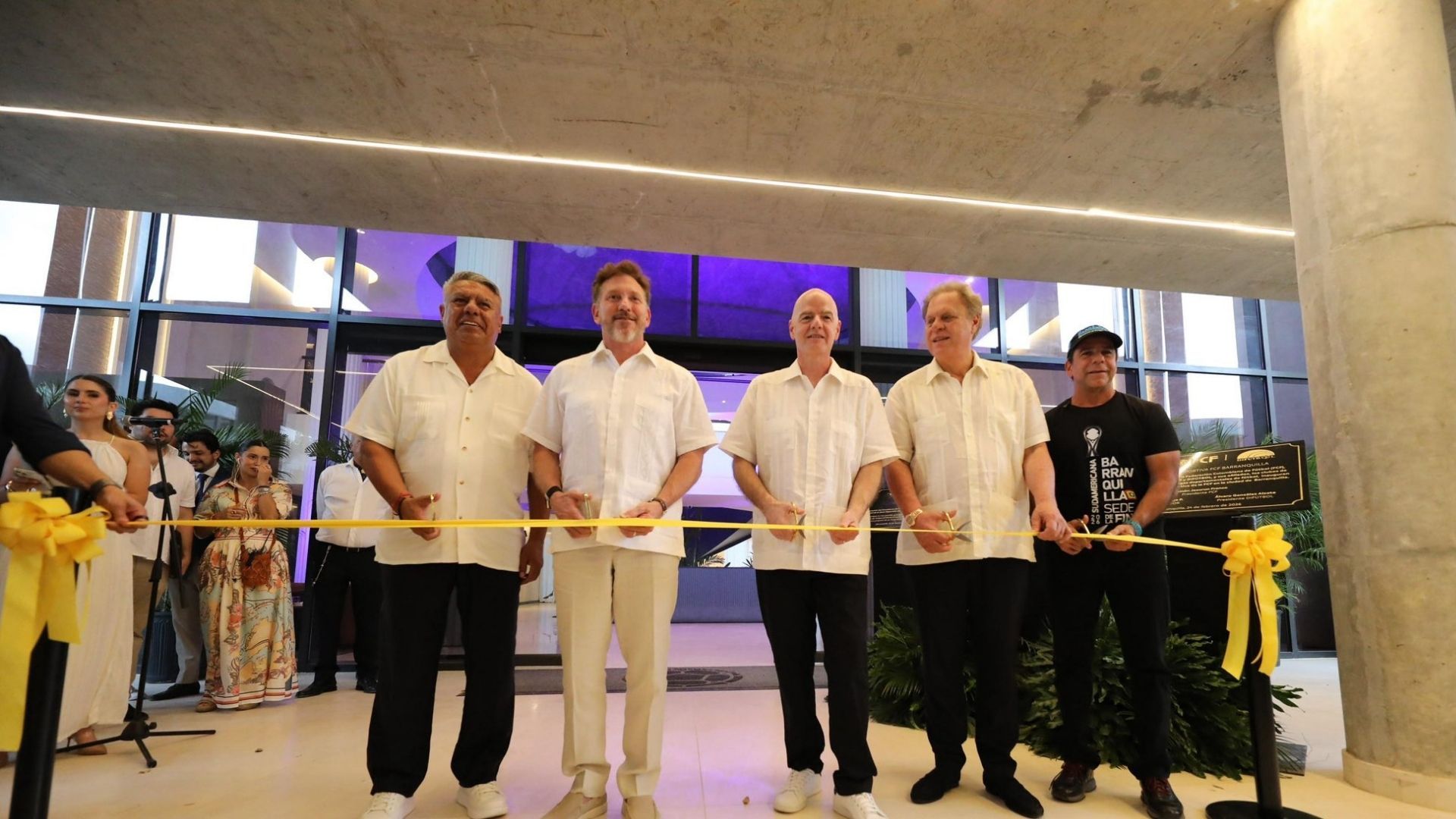 El presidente de la Fifa, el de la Conmebol y otros líderes futbolísticos hicieron presencia en la inauguración del hotel.