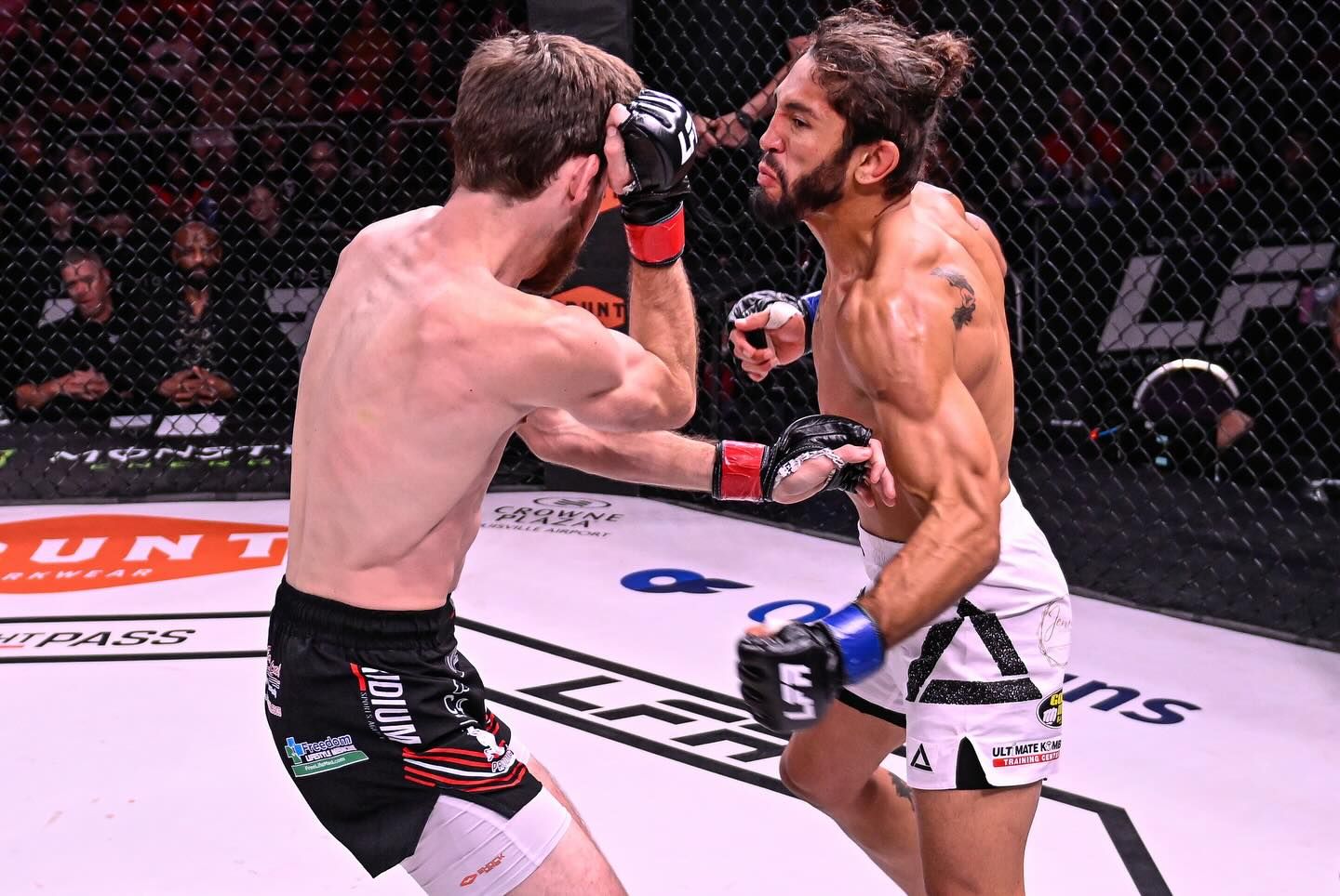 Javier Reyes en la UFC. 