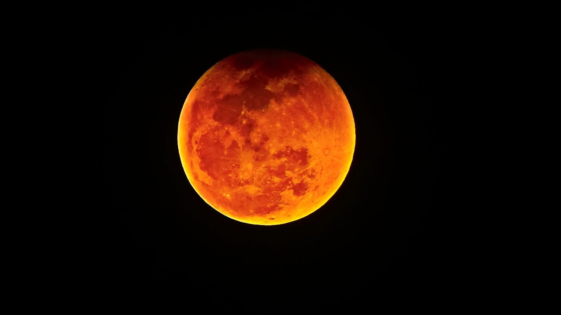 El eclipse lunar total del 3 de marzo de 2026 podrá observarse a simple vista sin necesidad de protección especial.