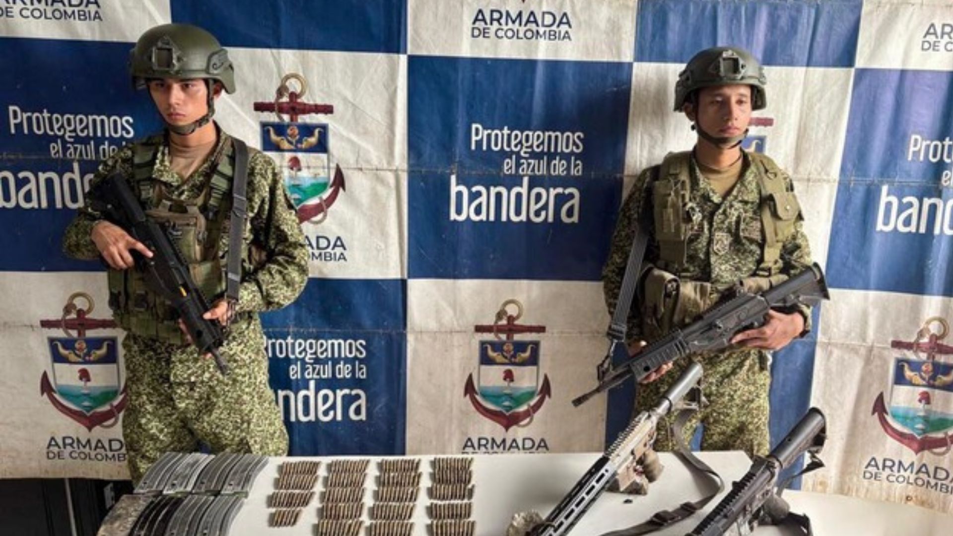 Los miembros de la Armada controlan el paso de narcotráfico en los mares colombianos.