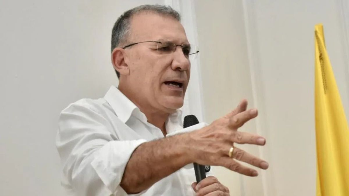 El senador y candidato presidencial Roy Barreras denunció públicamente un presunto plan para atentar contra su vida .