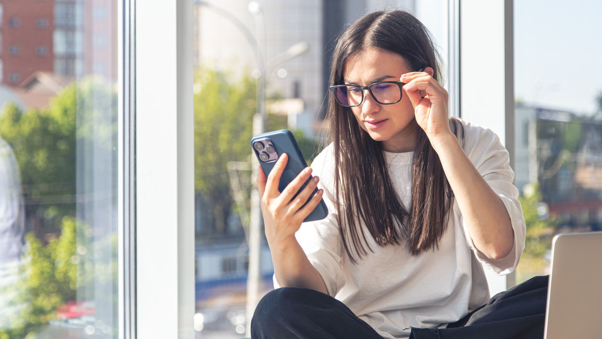 La función del celular mejorará la calidad de la lectura para quienes lo requieran.