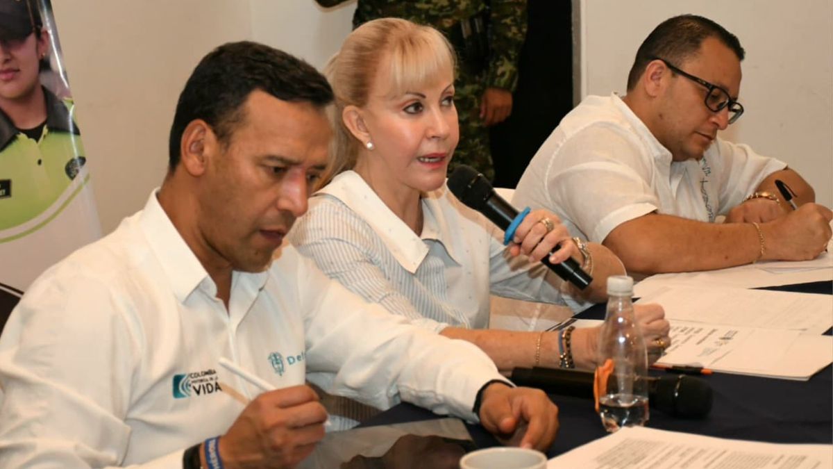 Gobernadora del Valle del Cauca, Dilian Francisca Toro, y ministro de Defensa, Pedro Sánchez.