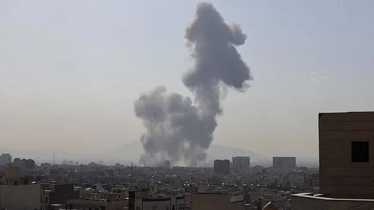 Se han llegado a producir unas cuatro oleadas de ataques aéreos con unas díez explosiones en total que han sacudido la ciudad.