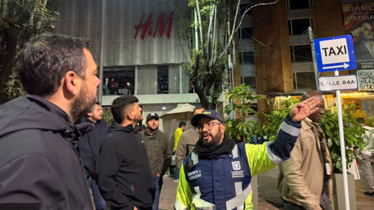 Alcalde de Bogotá hace vigilencia a la implementación de zonas seguras para tomar taxi