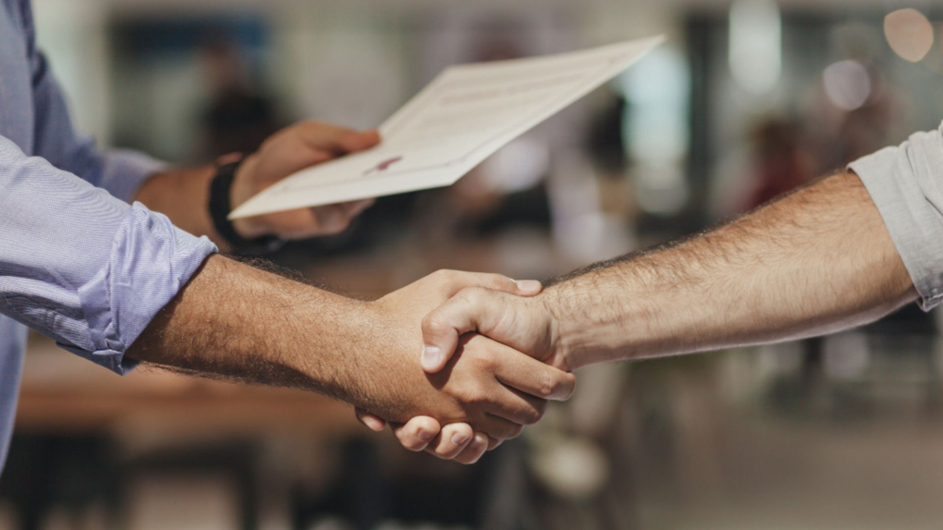 En Colombia, los derechos de los trabajadores están definidos en el Código Sustantivo del Trabajo, que es la norma que regula la relación que existe entre los empleadores y los empleados. 