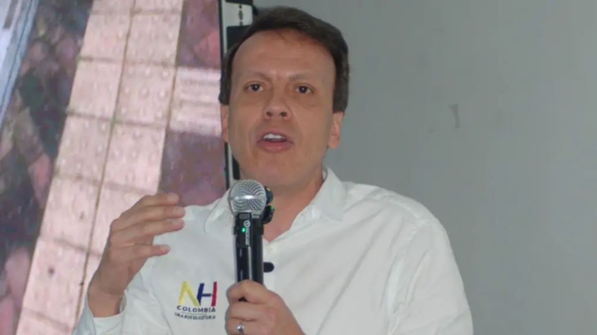 El precandidato sostuvo que, tras anunciar su renuncia, enfrentó cuestionamientos sobre su capacidad para reunir apoyos ciudadanos. “Renuncié