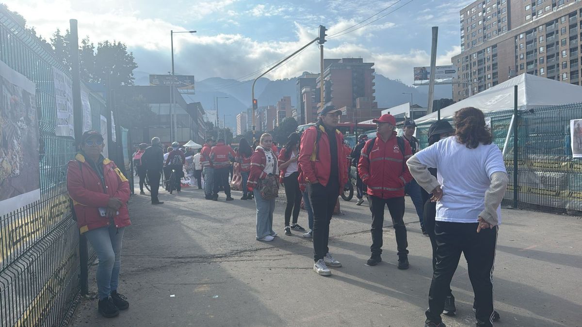 Protesta de ciudadanos bloquea la movilidad en la calle 72, en el norte de Bogotá.