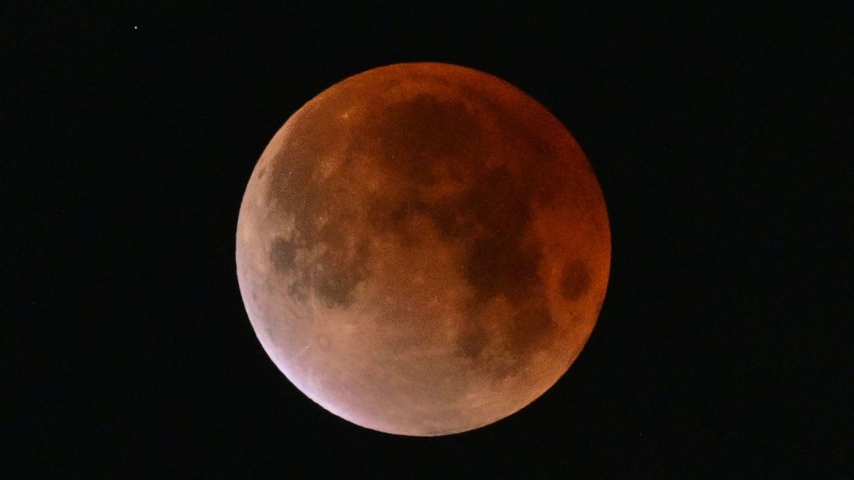La Luna de Sangre durante el eclipse lunar total del 3 de marzo de 2026 en Ciudad de México.
