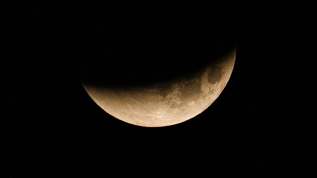 La Luna de Sangre sobre Ciudad de Panamá durante el eclipse lunar total del 3 de marzo de 2026.