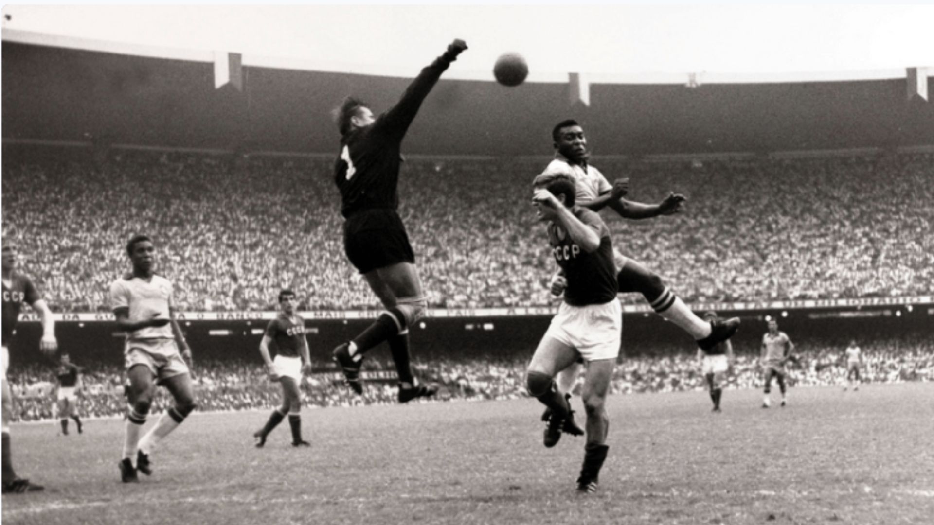 Pelé y Lev Yashin se enfrentaron en un mundial de fútbol.