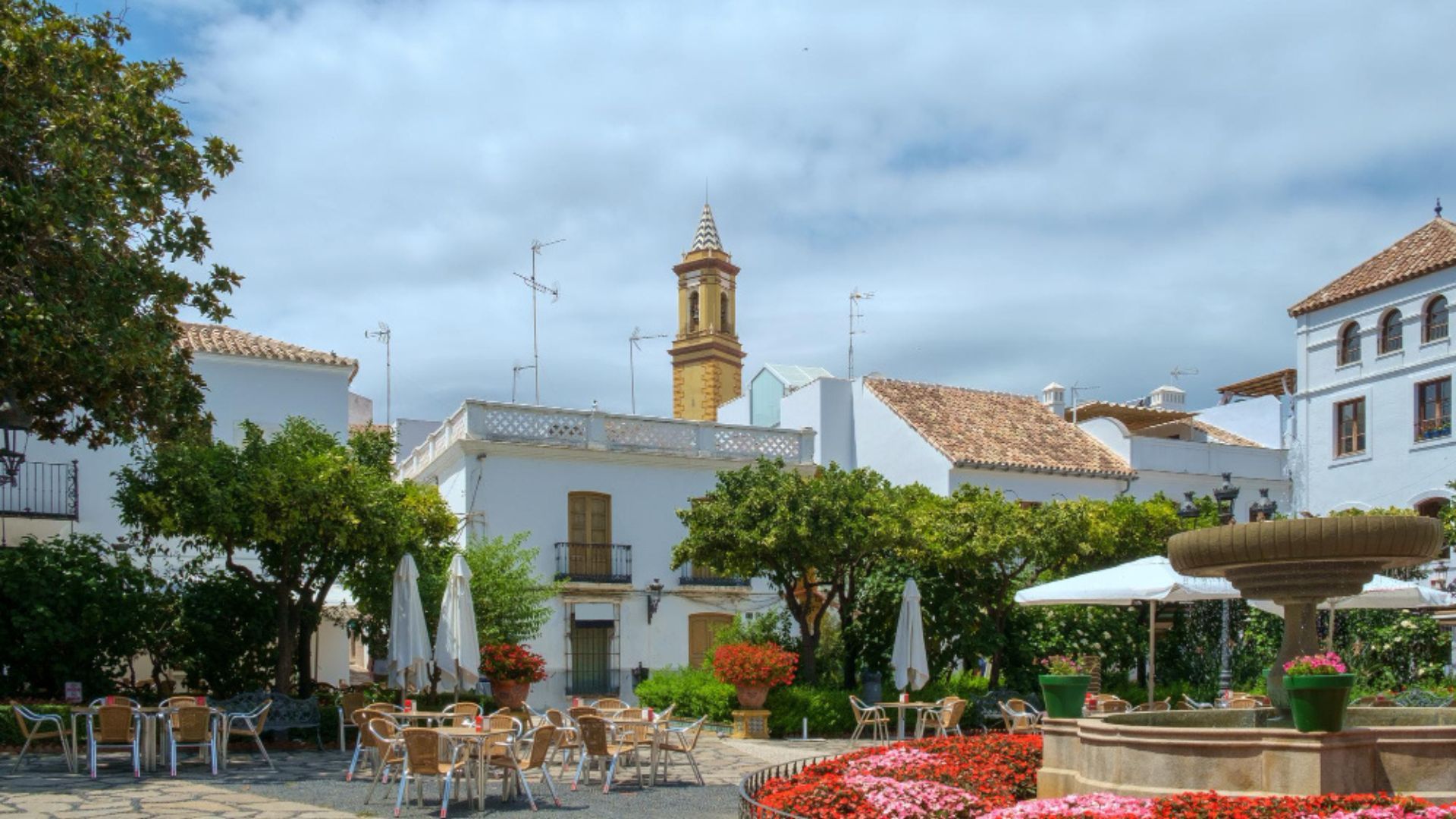 También sobresalen municipios como Mongui, identificado por su patrimonio arquitectónico, y Raquira, reconocido por su tradición artesanal.