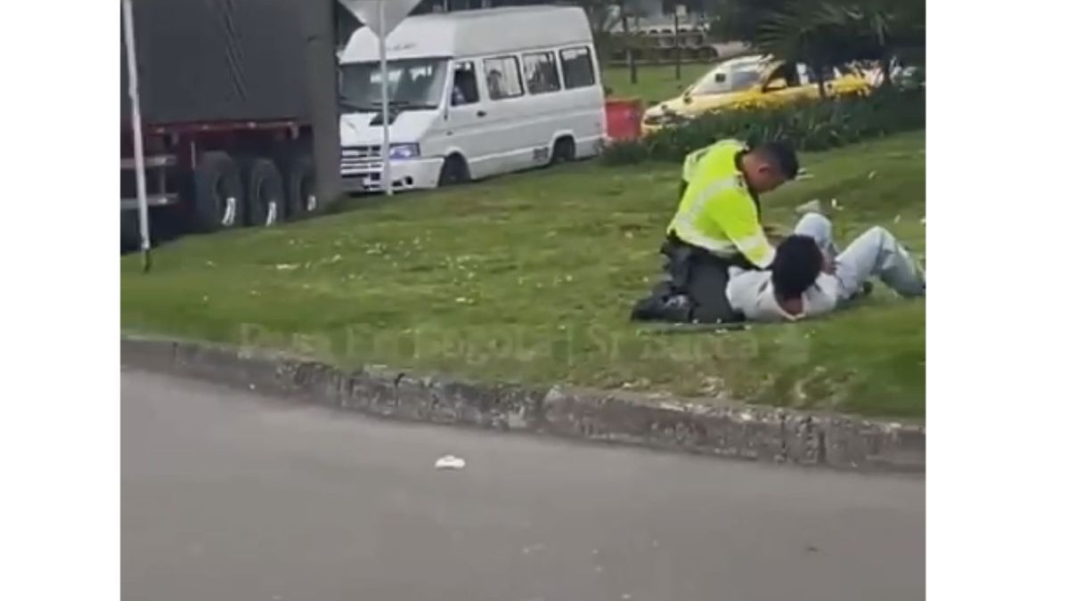 Conductor en 'pico y placa' embistió a policía en Bogotá tras evadir puesto de control.