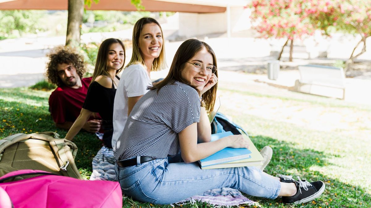 Los estudiantes deben cumplir con requisitos exigentes para aplicar a este beneficio.