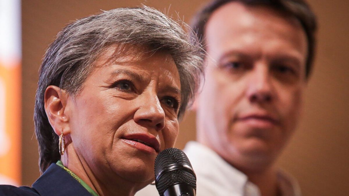 López se dio a conocer por investigaciones sobre votaciones atípicas en las elecciones legislativas de 2002, publicadas en 2005, que destaparon el escándalo de la parapolítica.