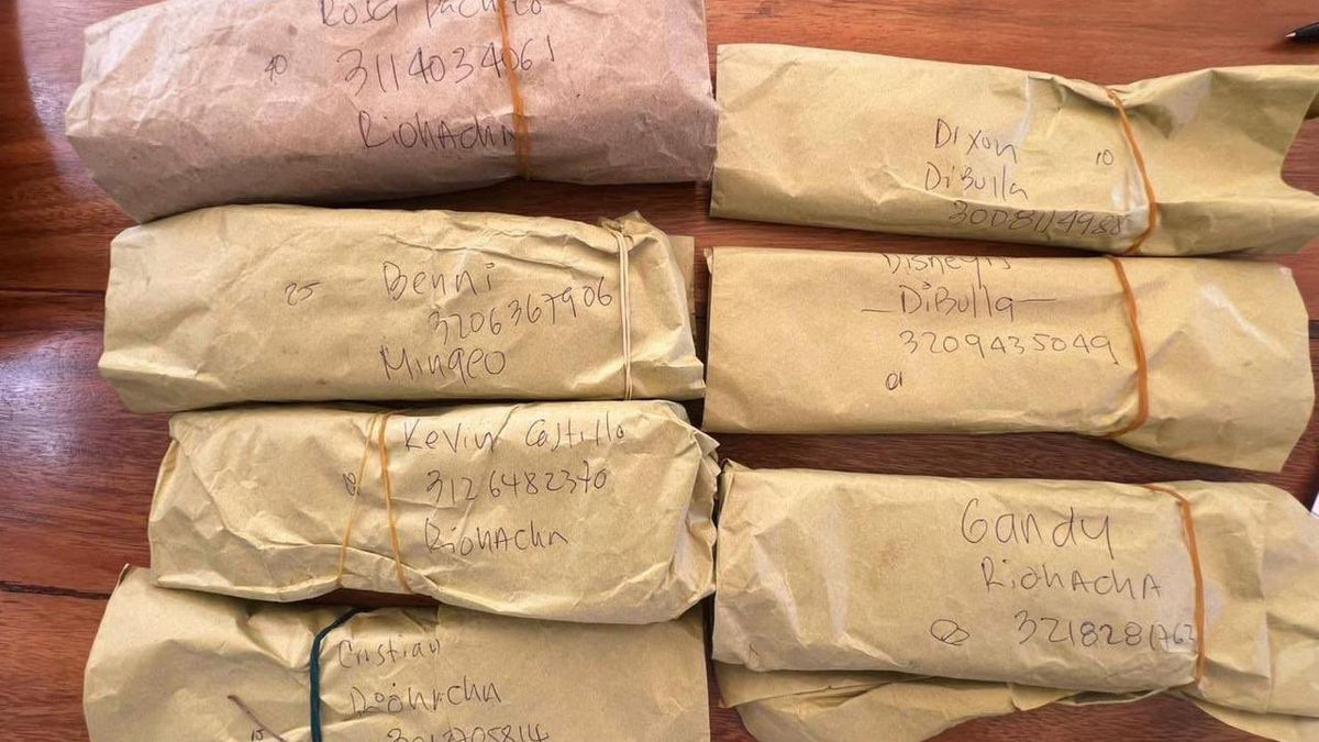 Sobres con dinero para presunta compra de votos en La Guajira.