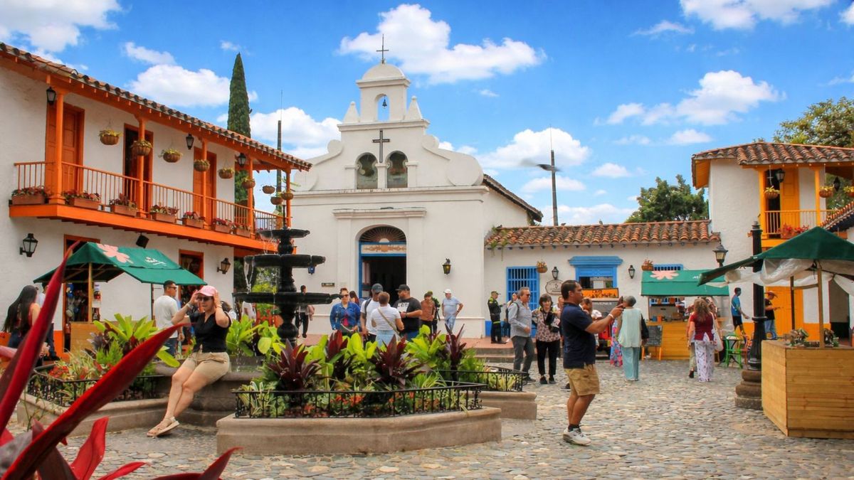 En el lugar trabajan varios comerciantes que ofrecen productos artesanales y preparaciones tradicionales.