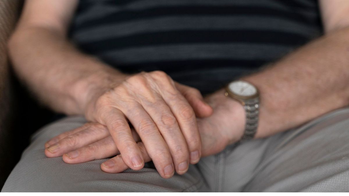 El adulto mayor estuvo internado durante casi un mes luego del ataque que sufrió por parte de una desconocida.