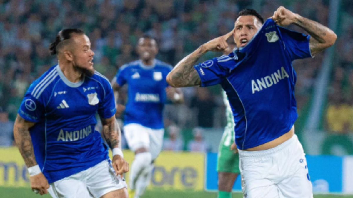 El jugador anotó un gol a una distancia de más de 50 metros.