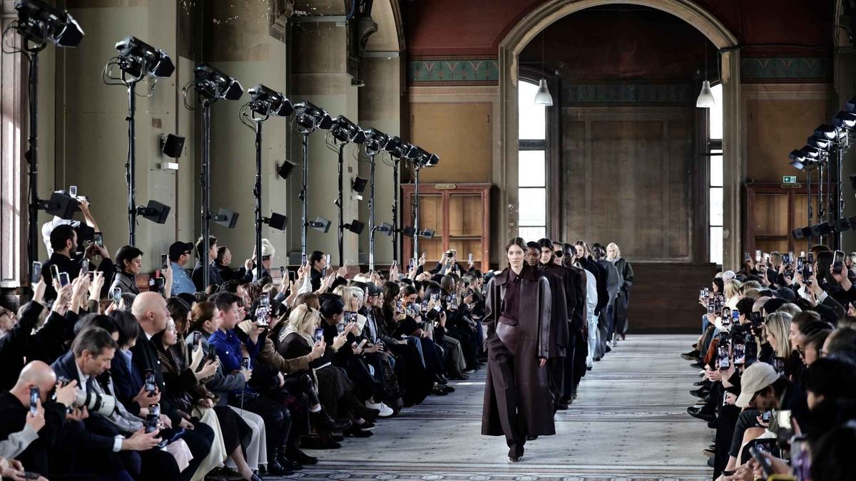 Siete marcas colombianas participan con desfiles y showrooms en la Semana de la Moda de París.