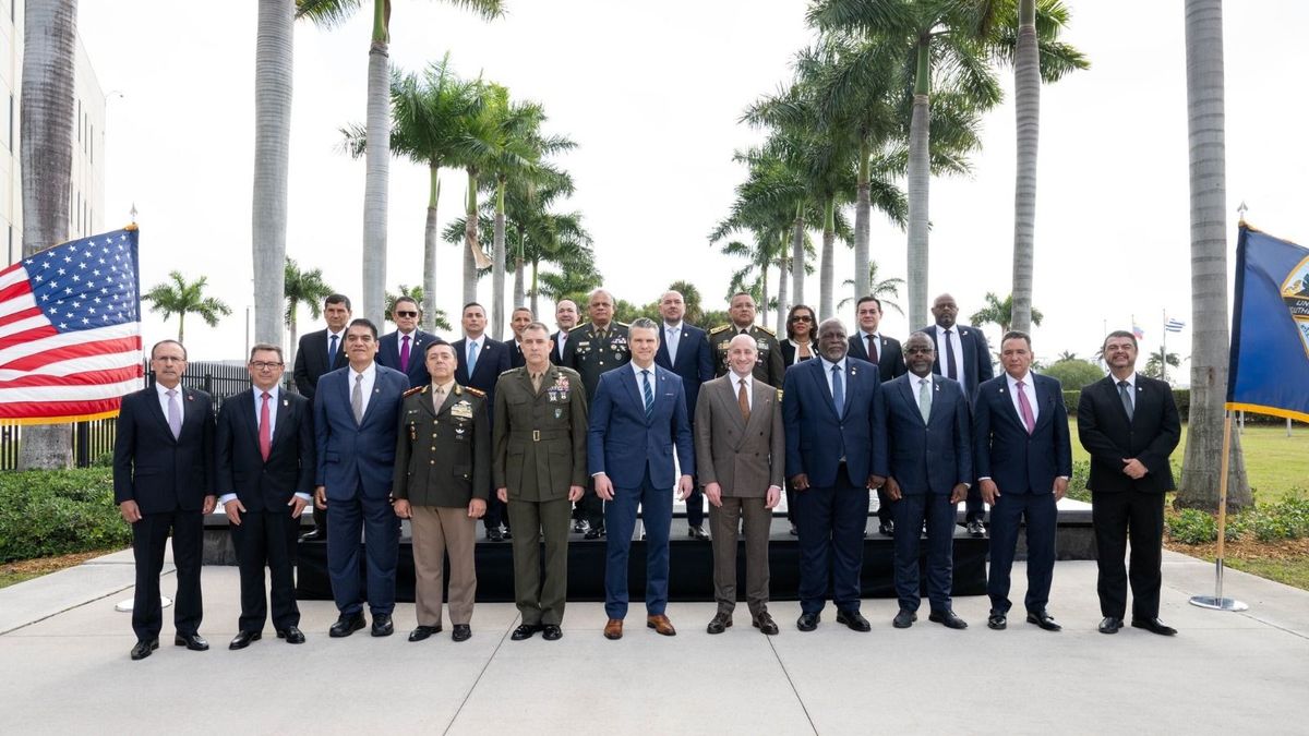 La reunión ocurre días después de la primera operación militar conjunta de Estados Unidos y Ecuador contra organizaciones "narcoterroristas".