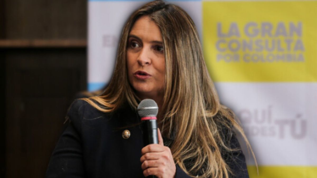La candidata no reveló si el expresidente Uribe será su fórmula vicepresidencial.