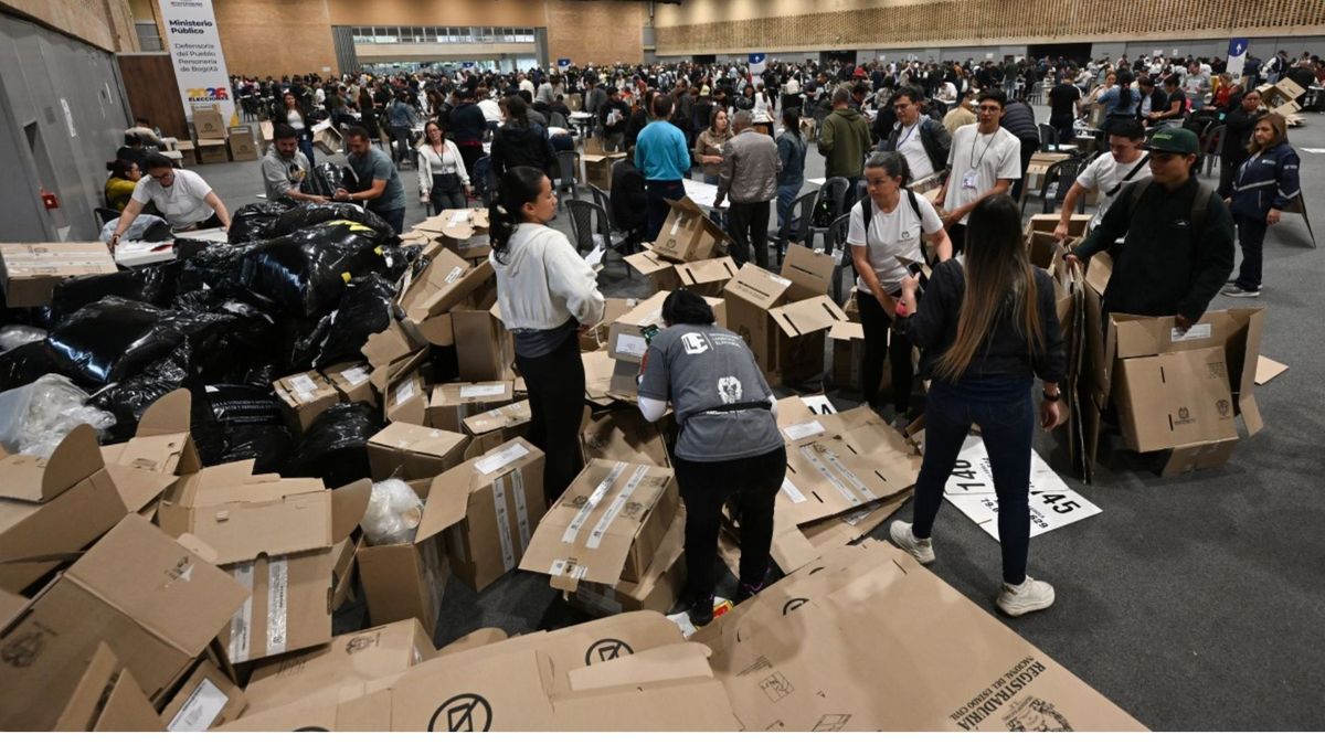 Tras el cierre de las mesas de votación a las cuatro de la tarde, comenzó el proceso de conteo de votos en todo el país.