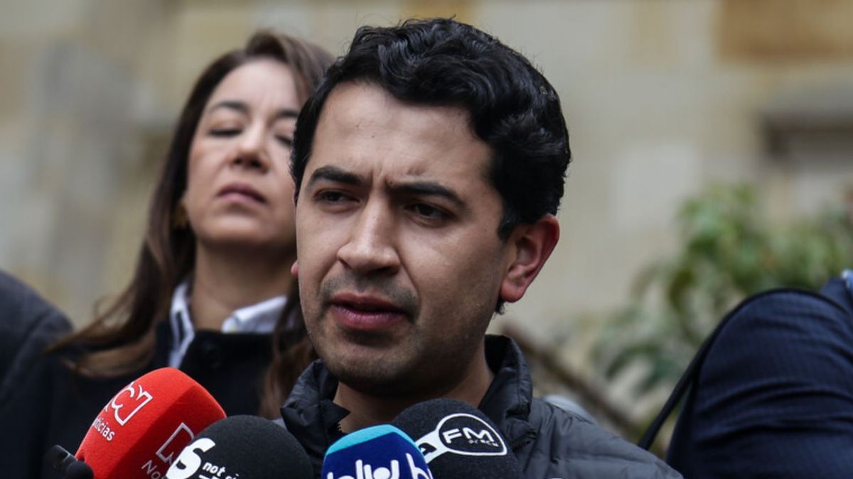 Daniel Briceño, candidato electo a la Cámara de Representantes llega con una gran votación.