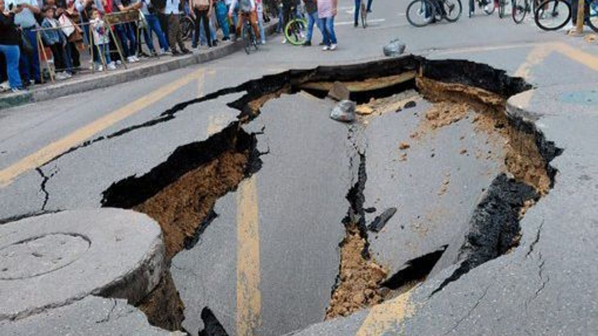 Distrito avanza en la reparación de socavón que afecta la movilidad en Suba, norte de Bogotá.