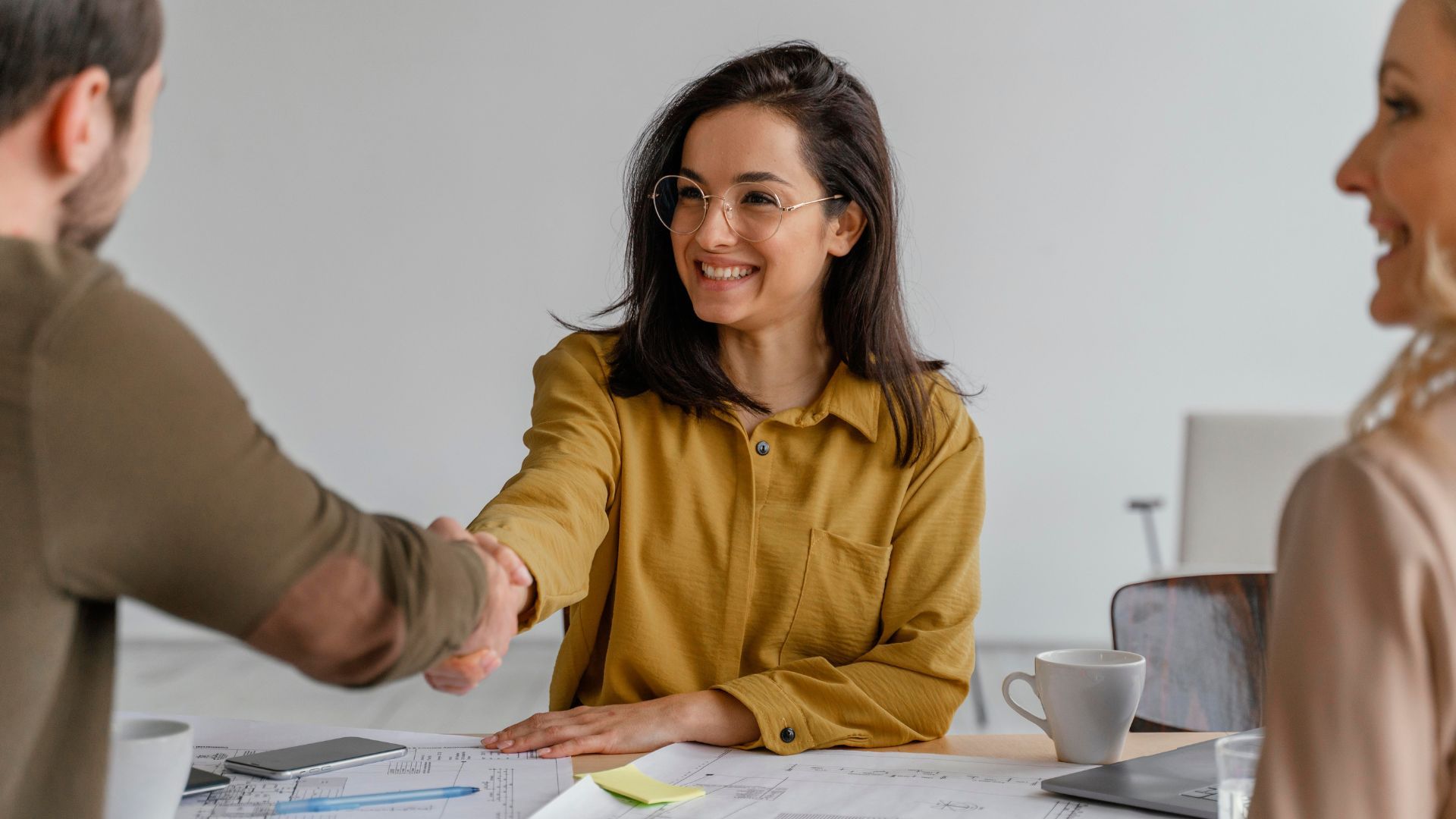 Hay vacantes con un salario de cinco millones de pesos.