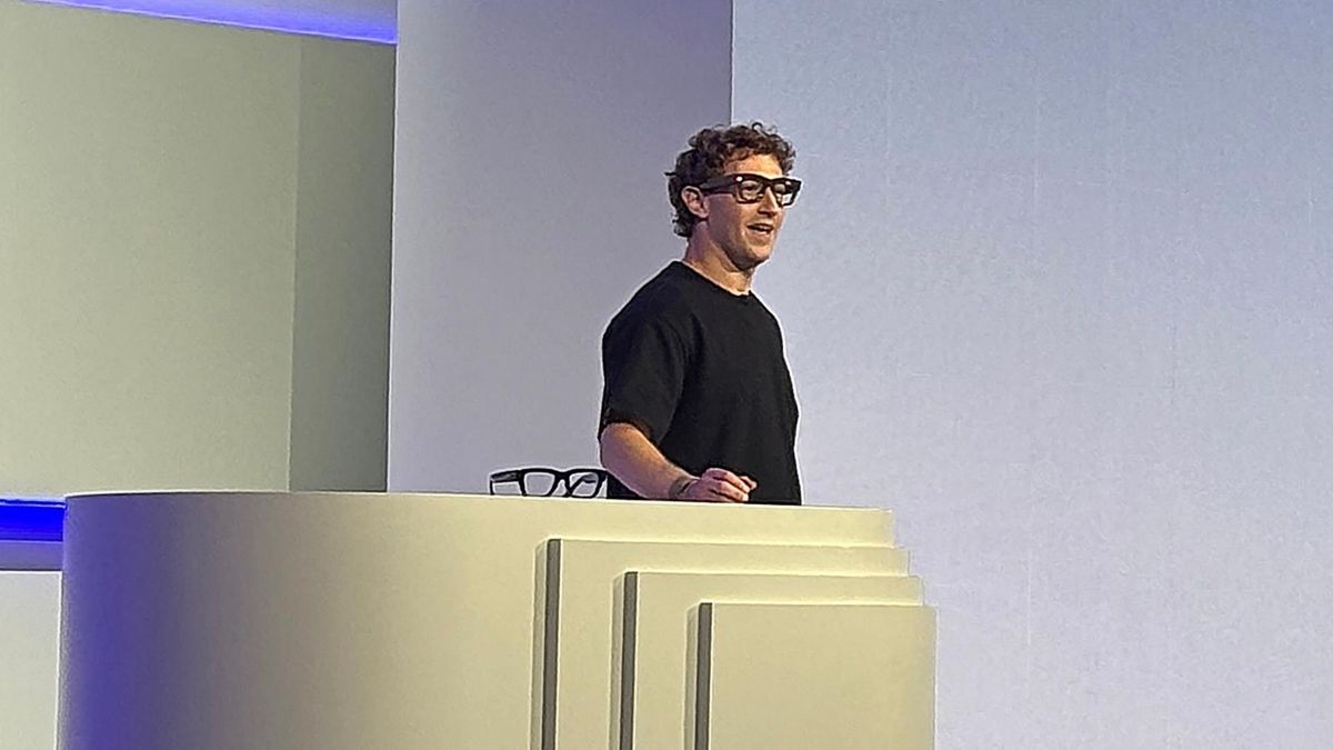 Prototipos de gafas de realidad aumentada buscan integrar información digital en el campo visual del usuario.