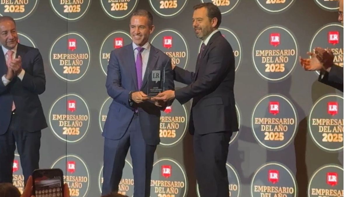 David Vélez se queda con el premio Empresario del Año 2025 por su revolución en la banca digital