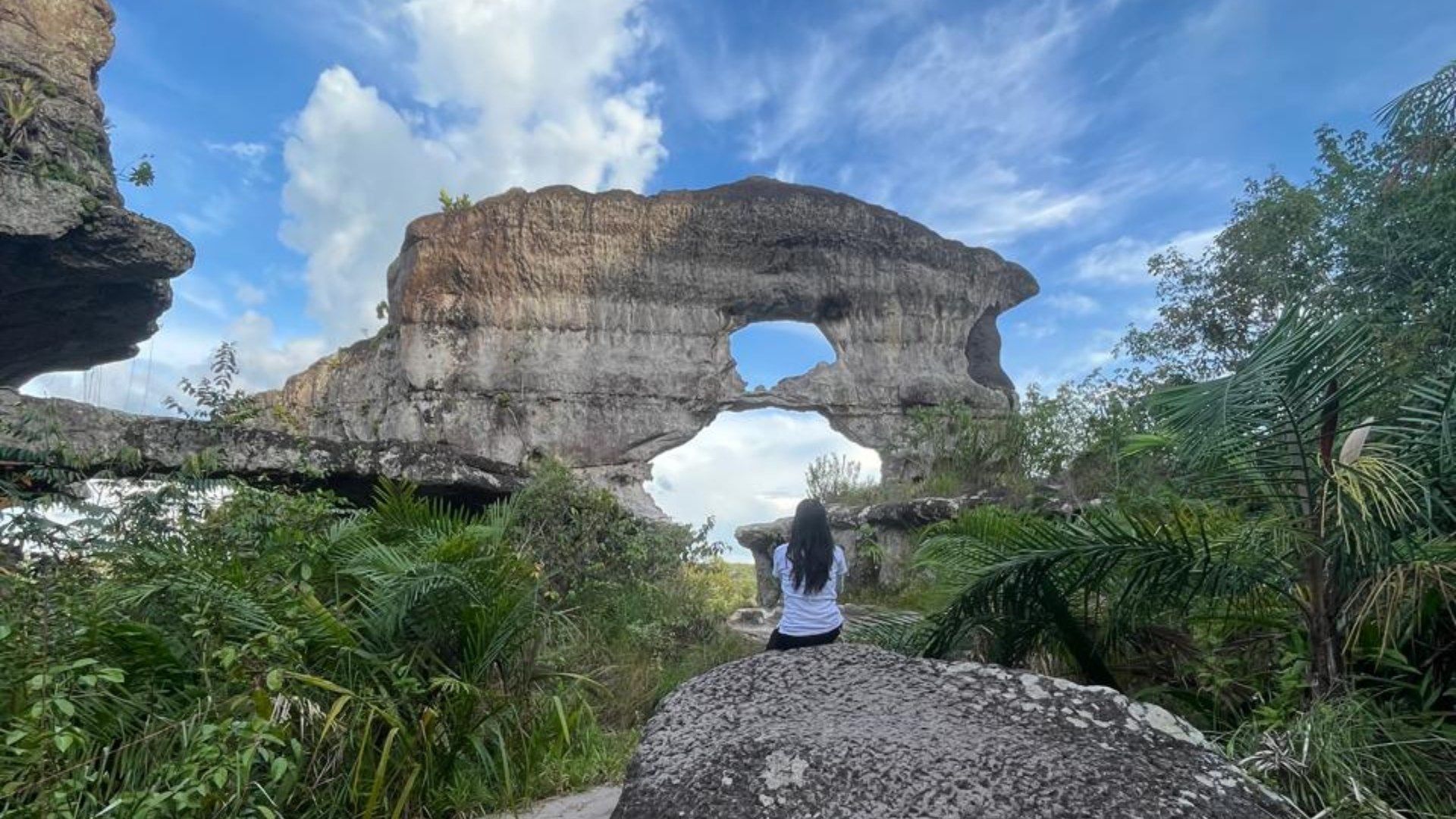La Puerta de Orión es una imponente roca desde donde se observa el cinturón de Orión en el solsticio de verano.