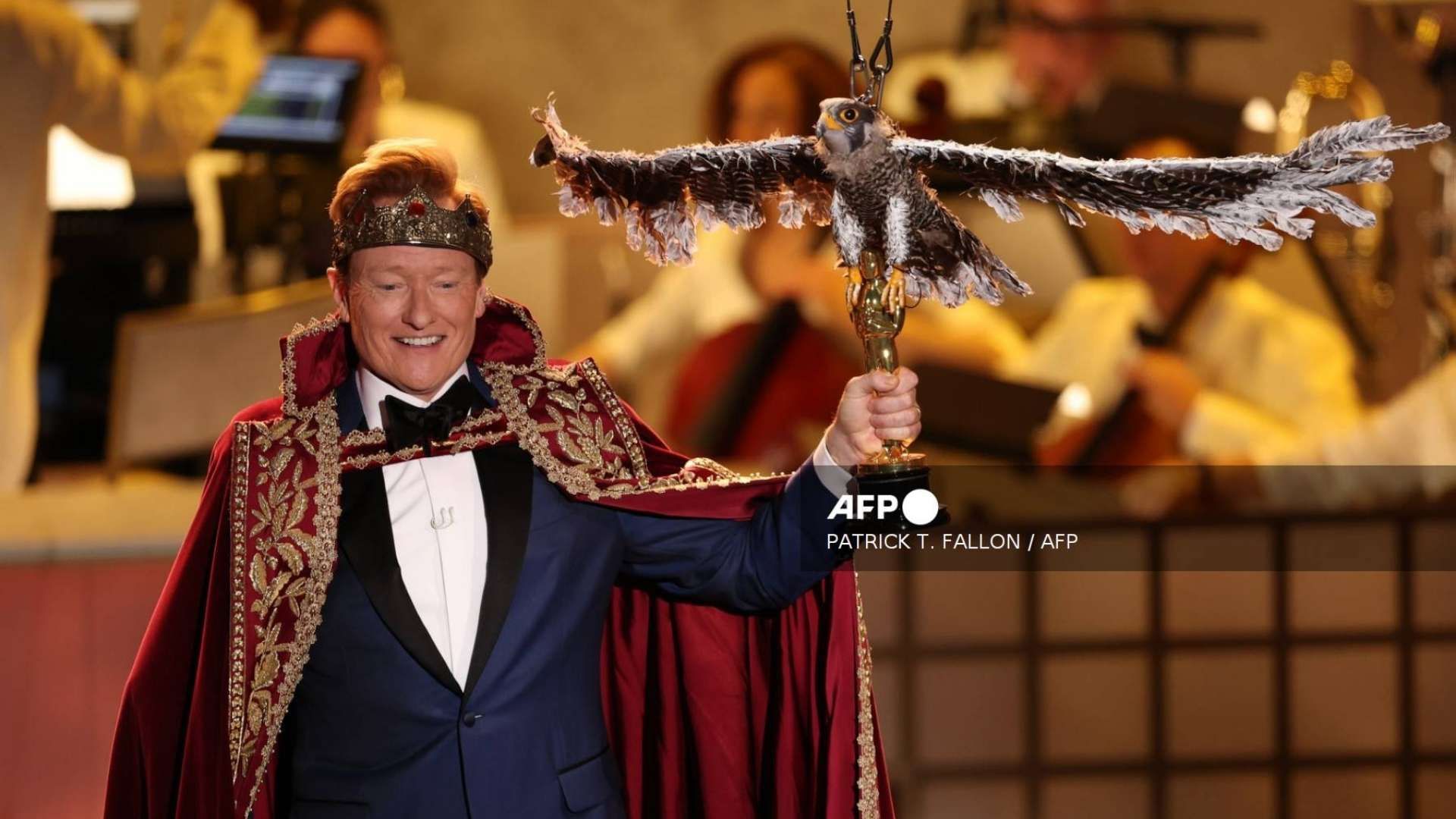 Conan O’Brien incluyó comentarios sobre temas políticos durante su monólogo como presentador.