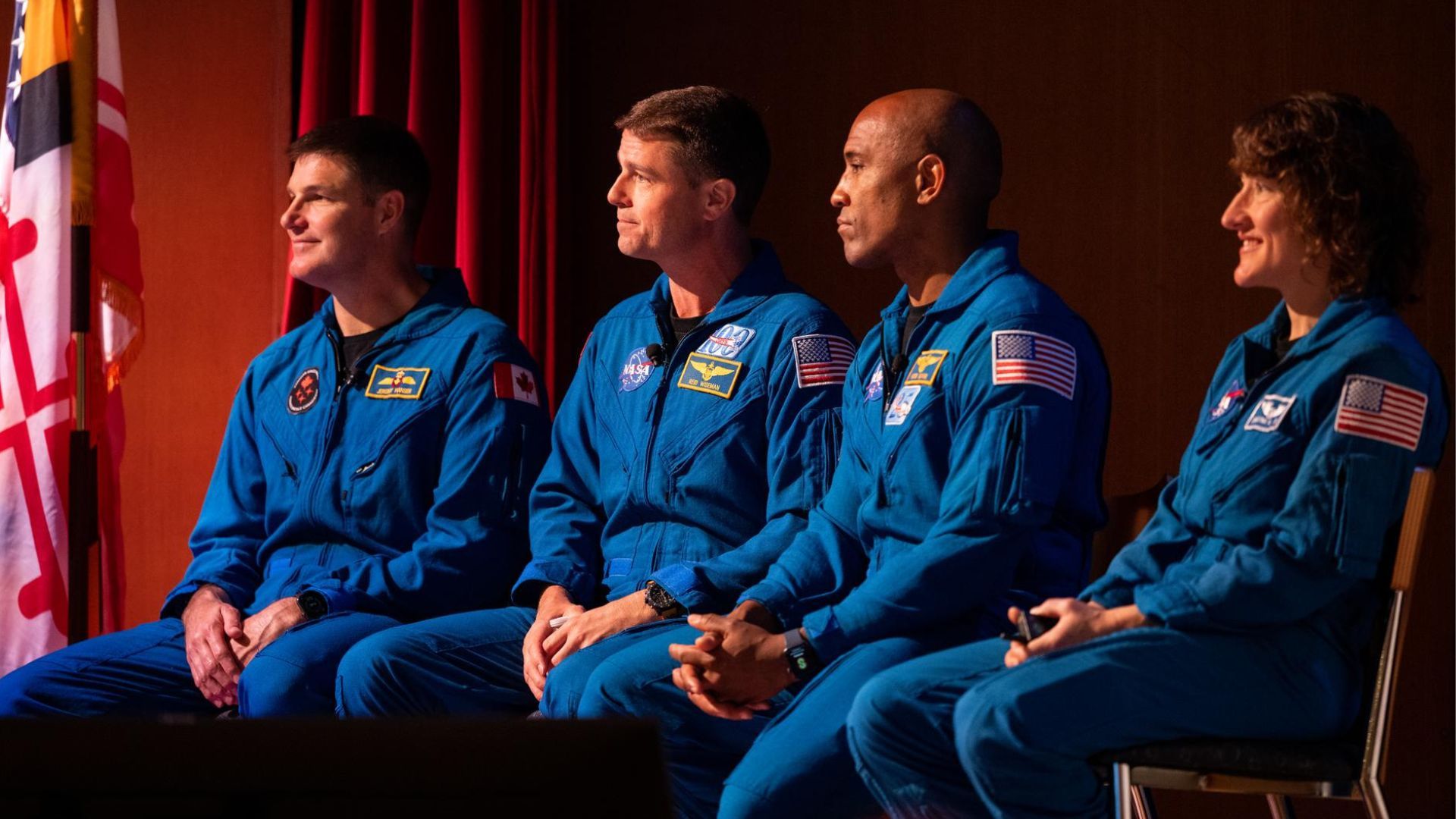 Los astronautas son de Estados Unidos y Canadá.