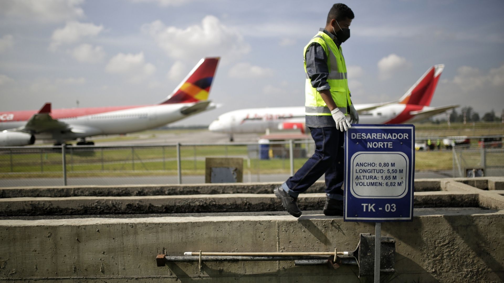 La cadena de incidentes en el Aeropuerto El Dorado, donde helicópteros militares se atraviesan en el camino de vuelos comerciales, llamó la atención de la Procuraduría.
