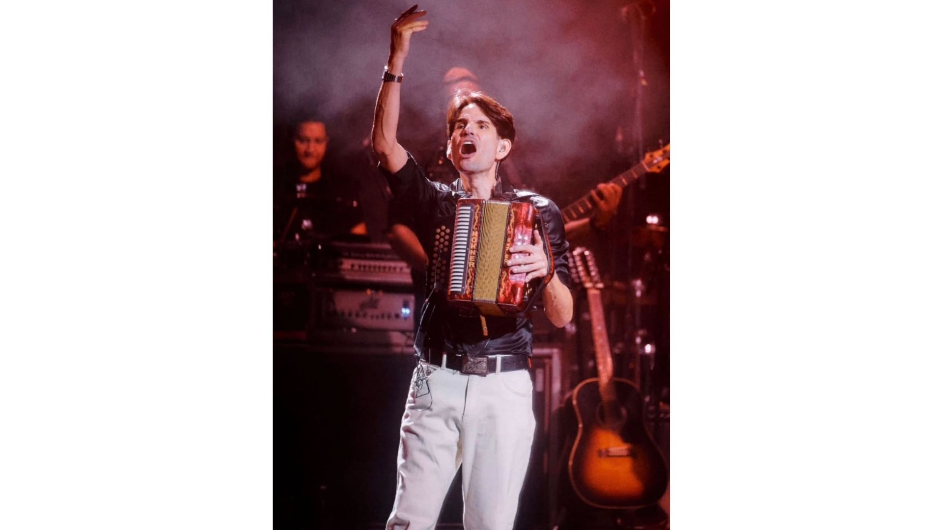 El acordeonero Juancho De la Espriella permanece en una clínica de Bogotá bajo seguimiento médico tras su ingreso de urgencia.