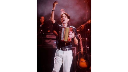 El acordeonero Juancho De la Espriella permanece en una clínica de Bogotá bajo seguimiento médico tras su ingreso de urgencia.