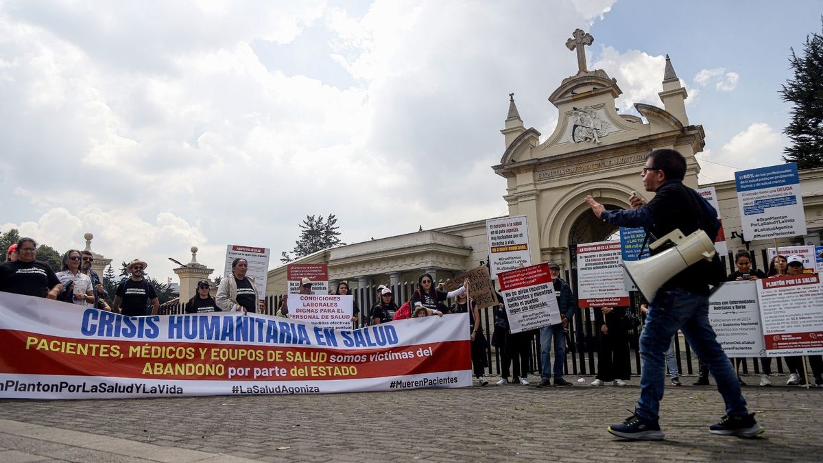 Varios pacientes con enfermedades huérfanas han protestado contra el Ministerio de Salud por falta de medicamentos. Las autoridades investigan varios casos de negligencia, como el de Kevin Acosta, de siete años.