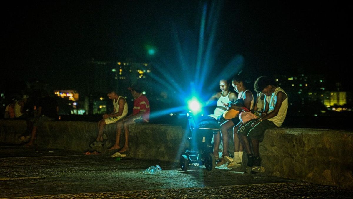 Cuba reconecta su red eléctrica por completo tras el apagón nacional