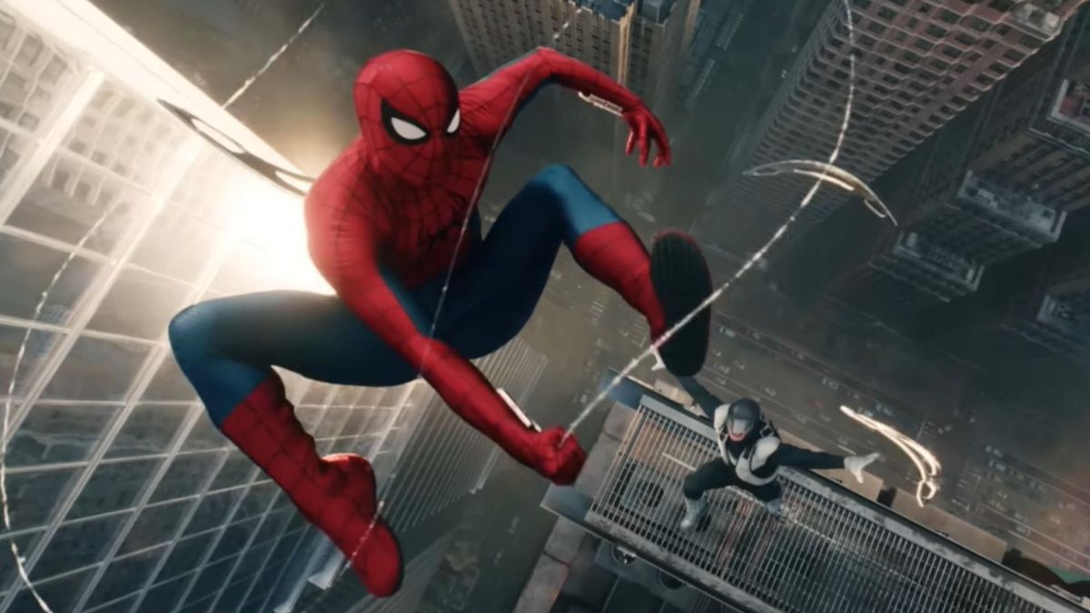 Spider-Man recurre a Bruce Banner para analizar la alteración en sus poderes mientras enfrenta una red criminal en Nueva York.