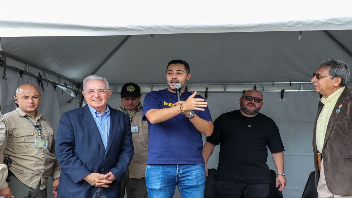 Expresidente Uribe cuestiona financiación de la minga indígena durante acto en Medellín