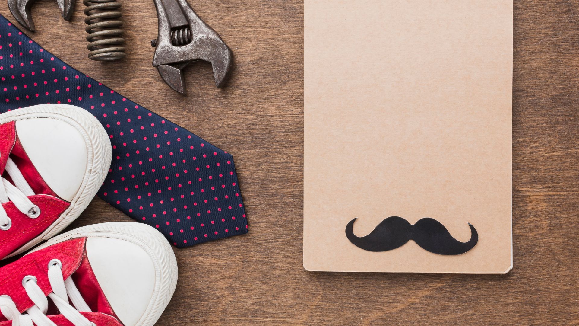 Los hombres reciben mensajes por WhatsApp en su día especial.