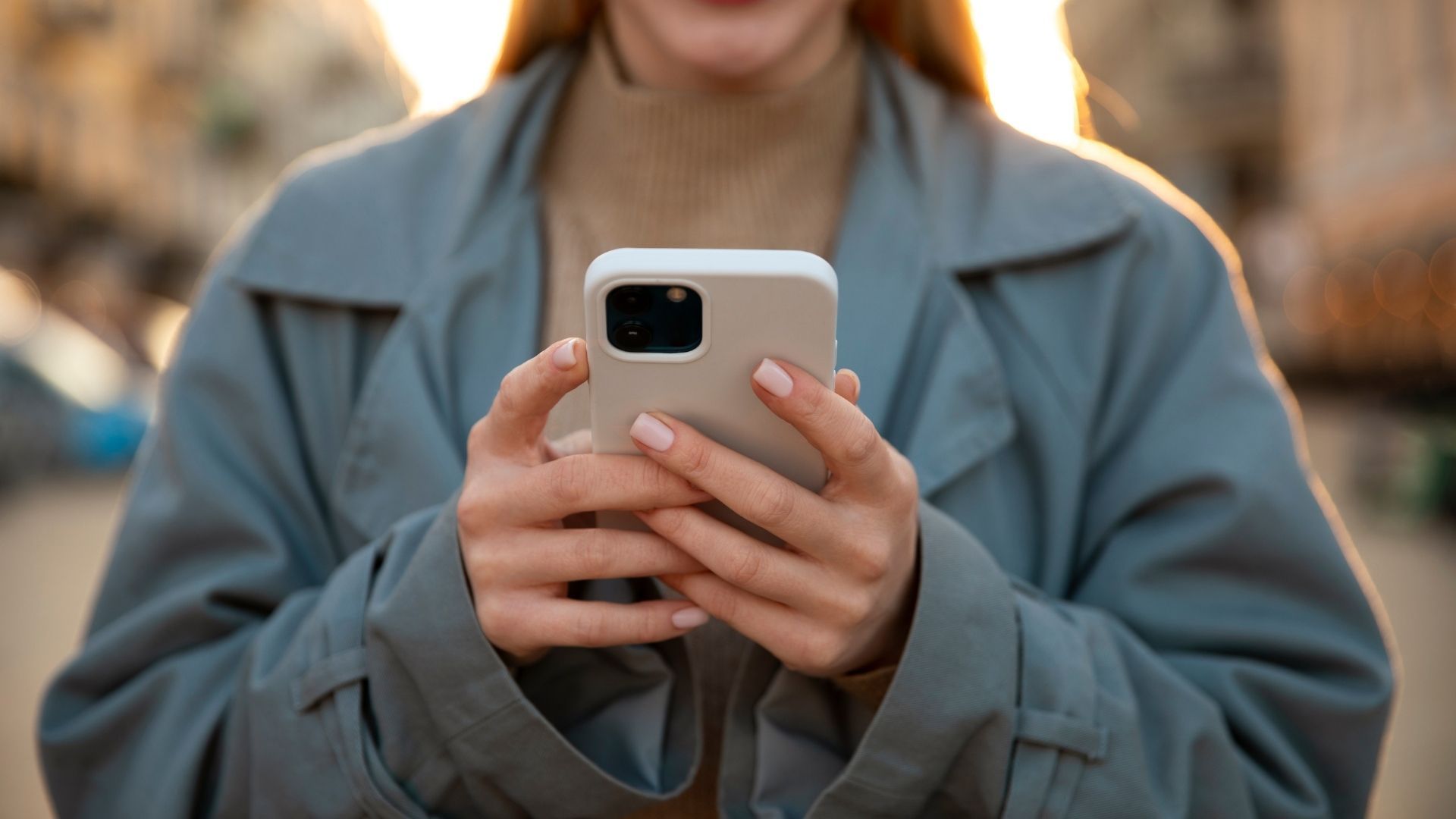 Usuarios deben buscar iOS 26.3.1 manualmente porque no aparece en el menú habitual.